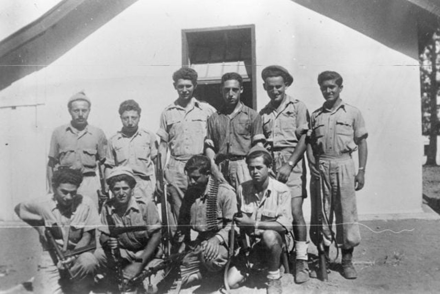 כיתה מפלוגה ב' של הפלמ"ח לפני היציאה לשילטא, רובם לא חזרו מהקרב