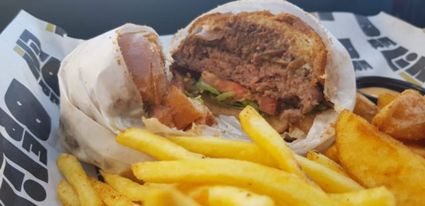 בורגר מול החומות| דיינר אמריקאי בלב ירושלים