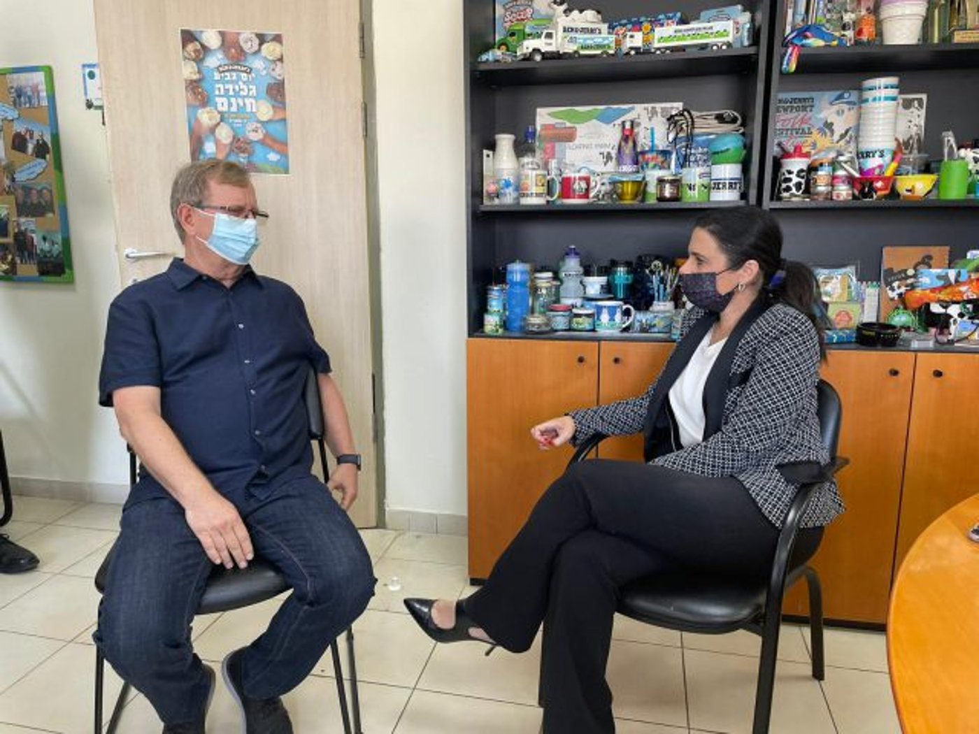 "ההנהלה של בן אנד ג׳ריס העולמי בחרה ללקק לטרור"