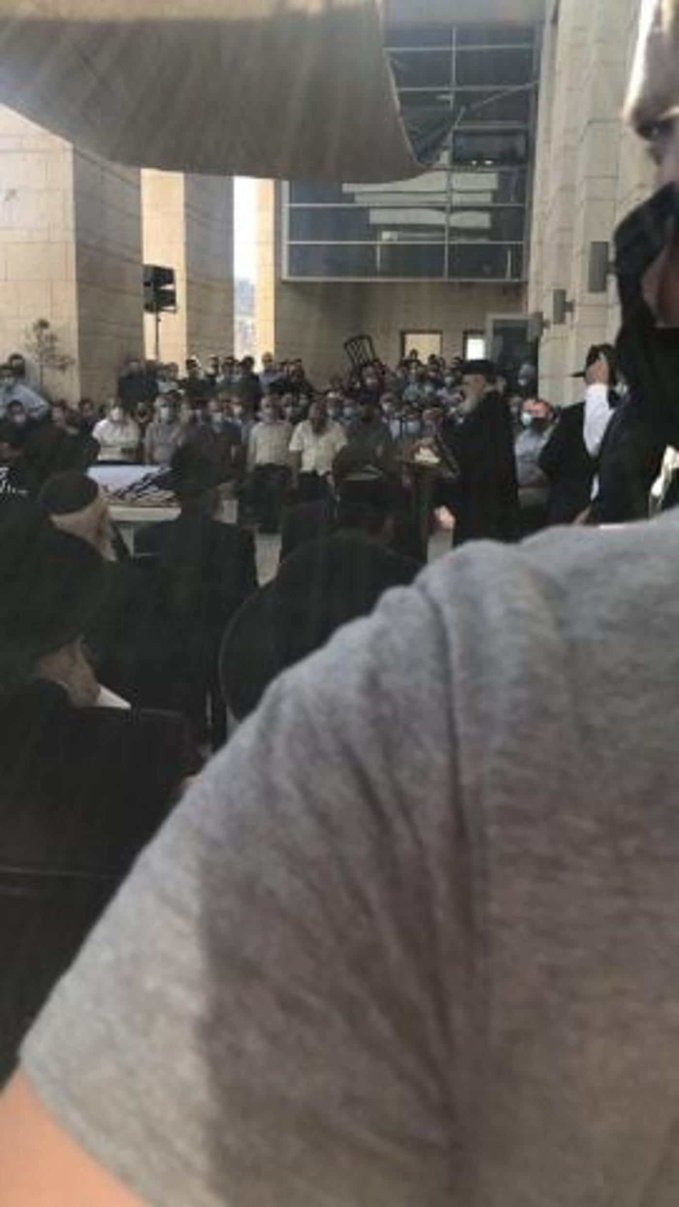 אלפים בהלווית הרב יהושע צוקרמן