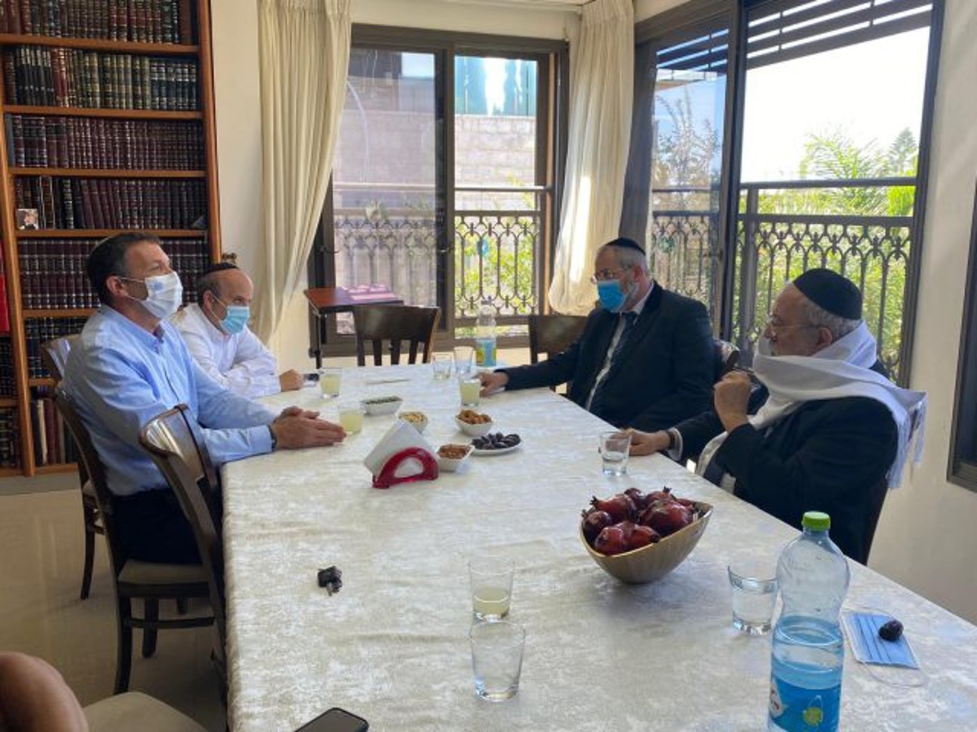 החרם נשבר? הרב עמאר נפגש עם שר הדתות