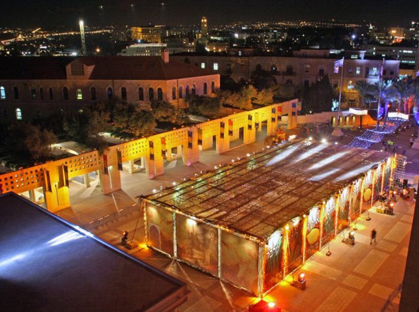 סוכת ראש העיר בכיכר ספרא