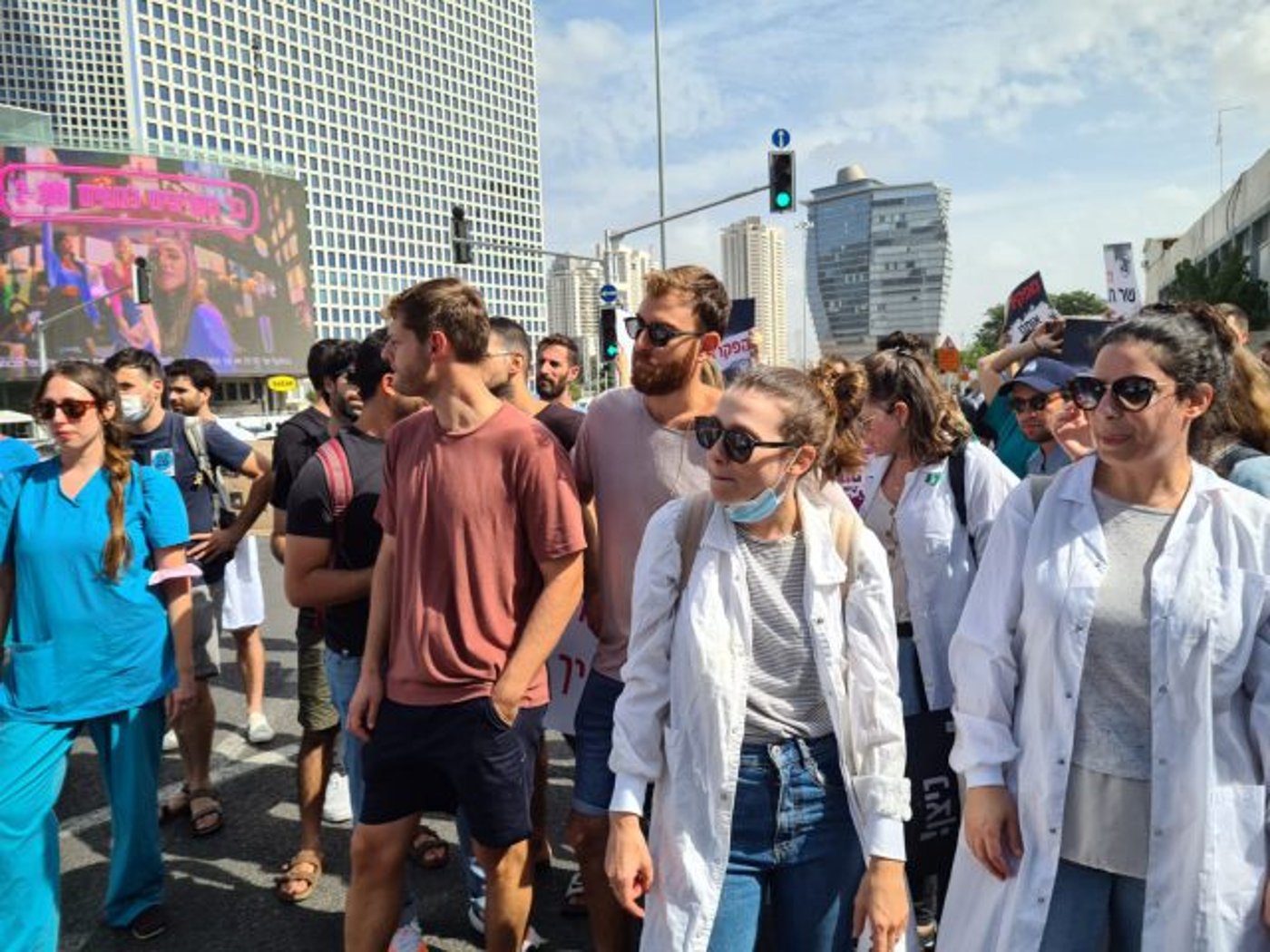 או שמקצרים או שמתפטרים: המתמחים חסמו את עזריאלי