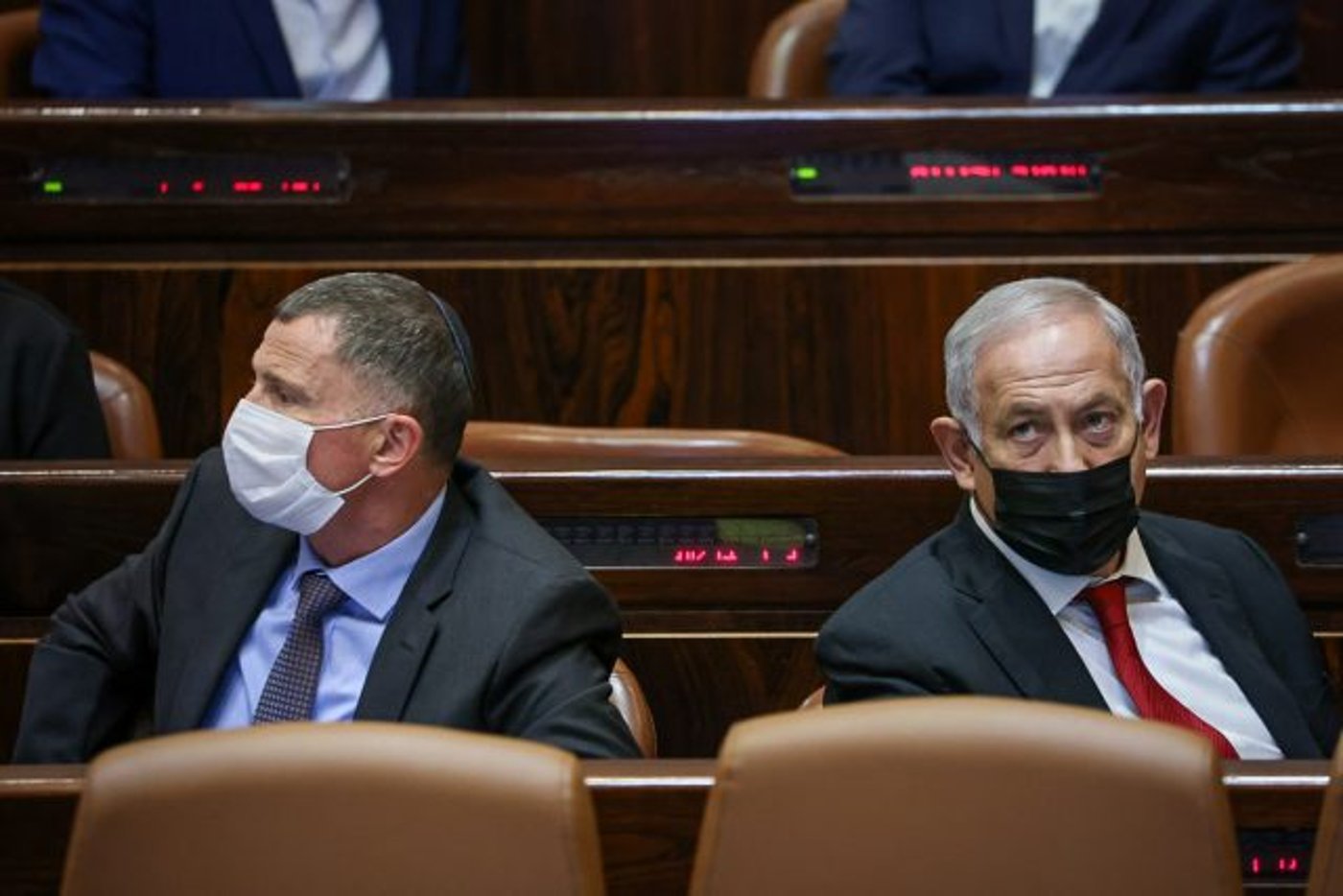 קרובים אך רחוקים, אדלשטיין ונתניהו אתמול במילאה