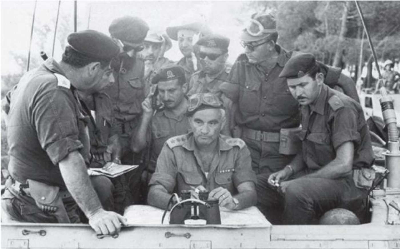 אורי בן ארי במרכז התמונה במלחמת ששת הימים