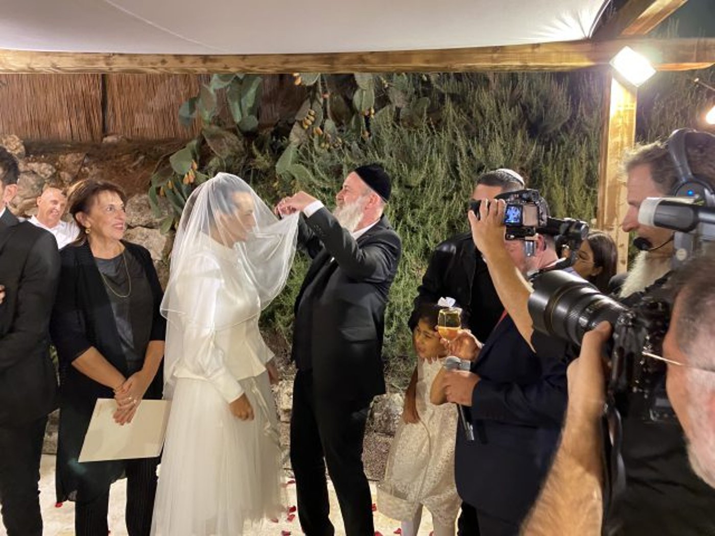 בשעה טובה | שולי רנד וצופית גרנט התחתנו. צפו בתיעוד