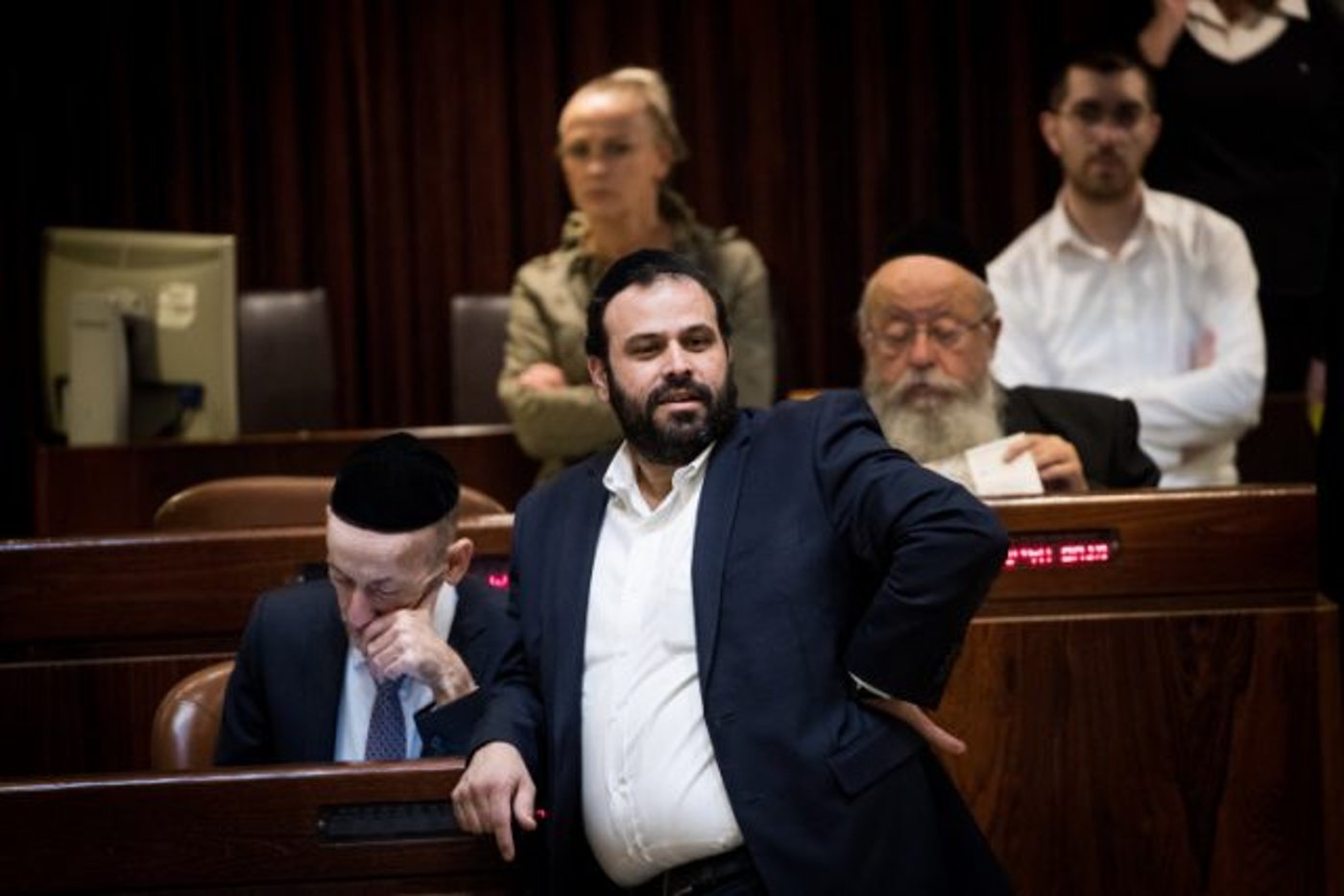 "במקום להתעסק בתביעות דיבה, בואי תחזרי לימין"