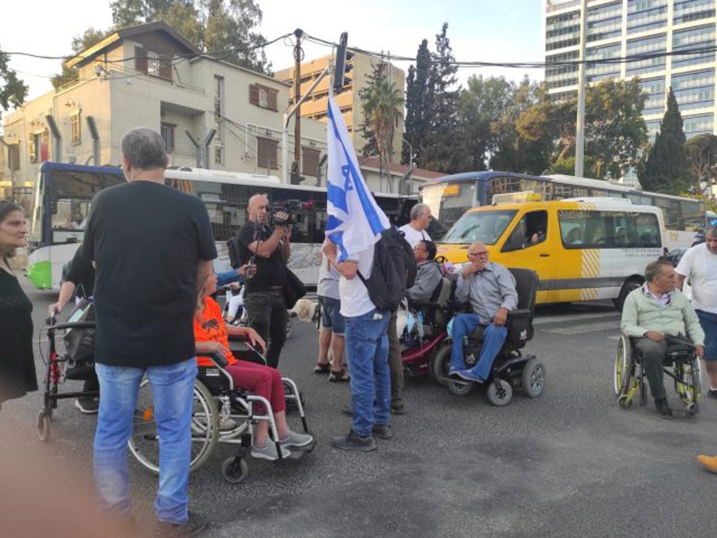 מחאת הנכים: נחסמה צומת קפלן-עזריאלי בתל אביב
