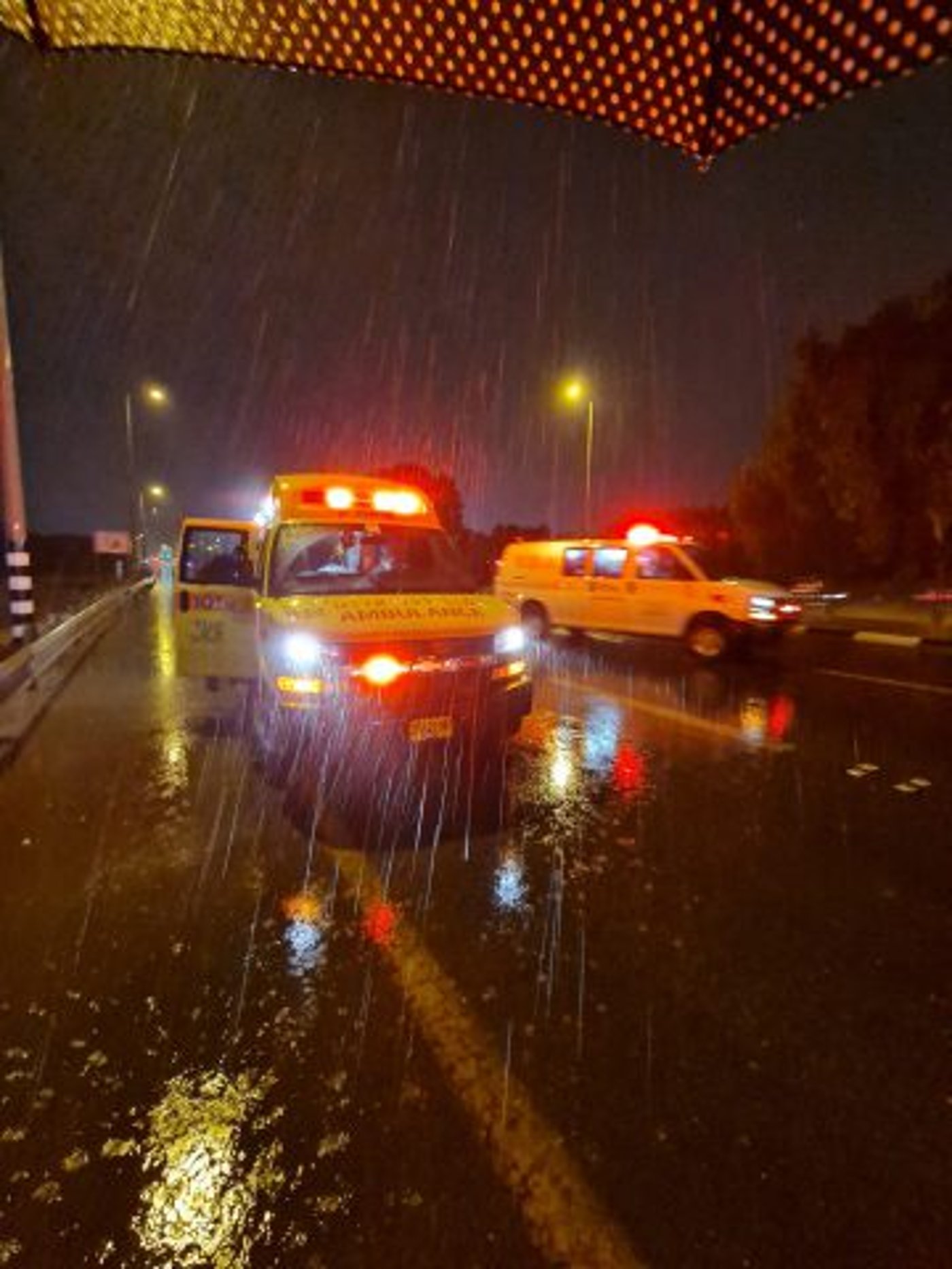 נהג הגיע לכביש 44 כשהוא דקור בפציעות חודרות
