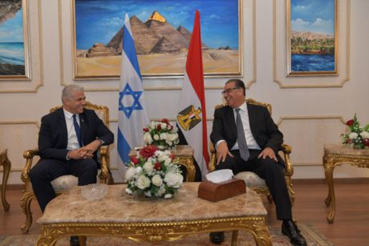 לראשונה: לפיד הגיע למצרים ונפגש עם א-סיסי