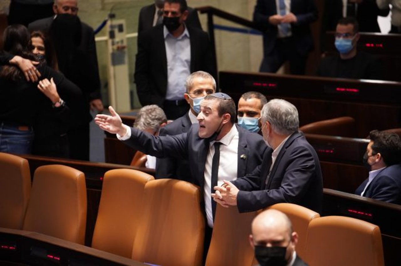 לאחר סערה ענקית במליאה: חוק החשמל אושר | צפו