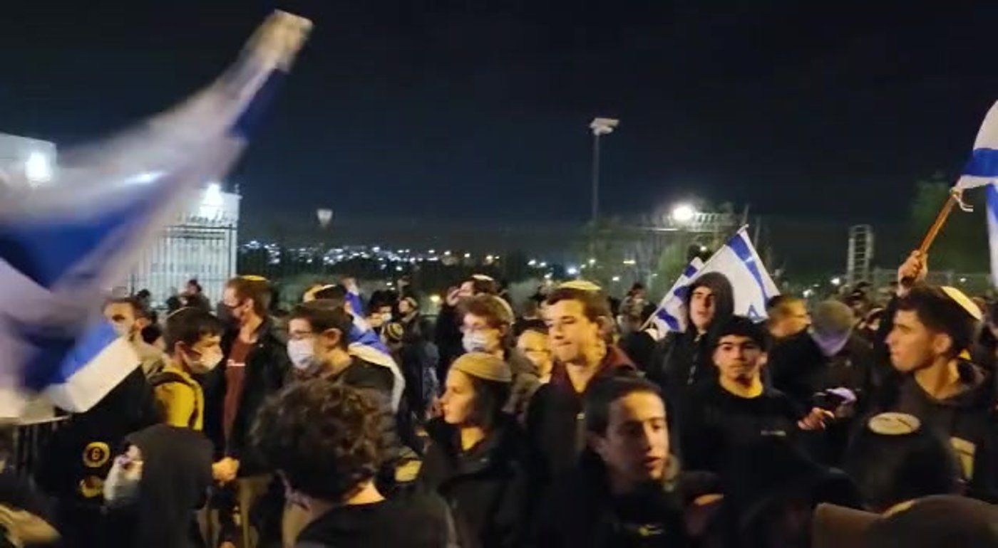 אלפים מול משרד רה"מ: "על חומש הממשלה תיפול"