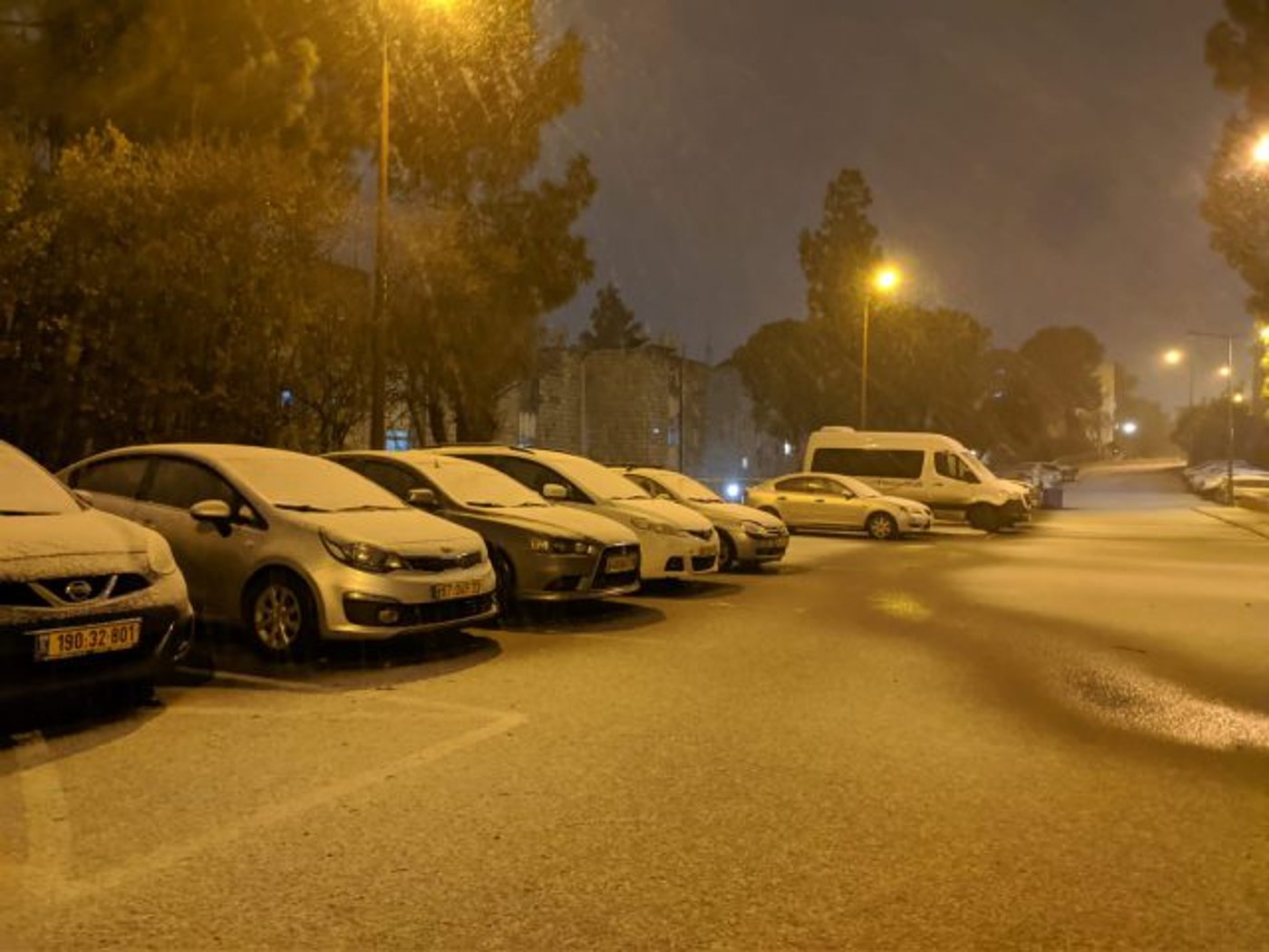 מכוניות מכוסות שלג בגוש עציון