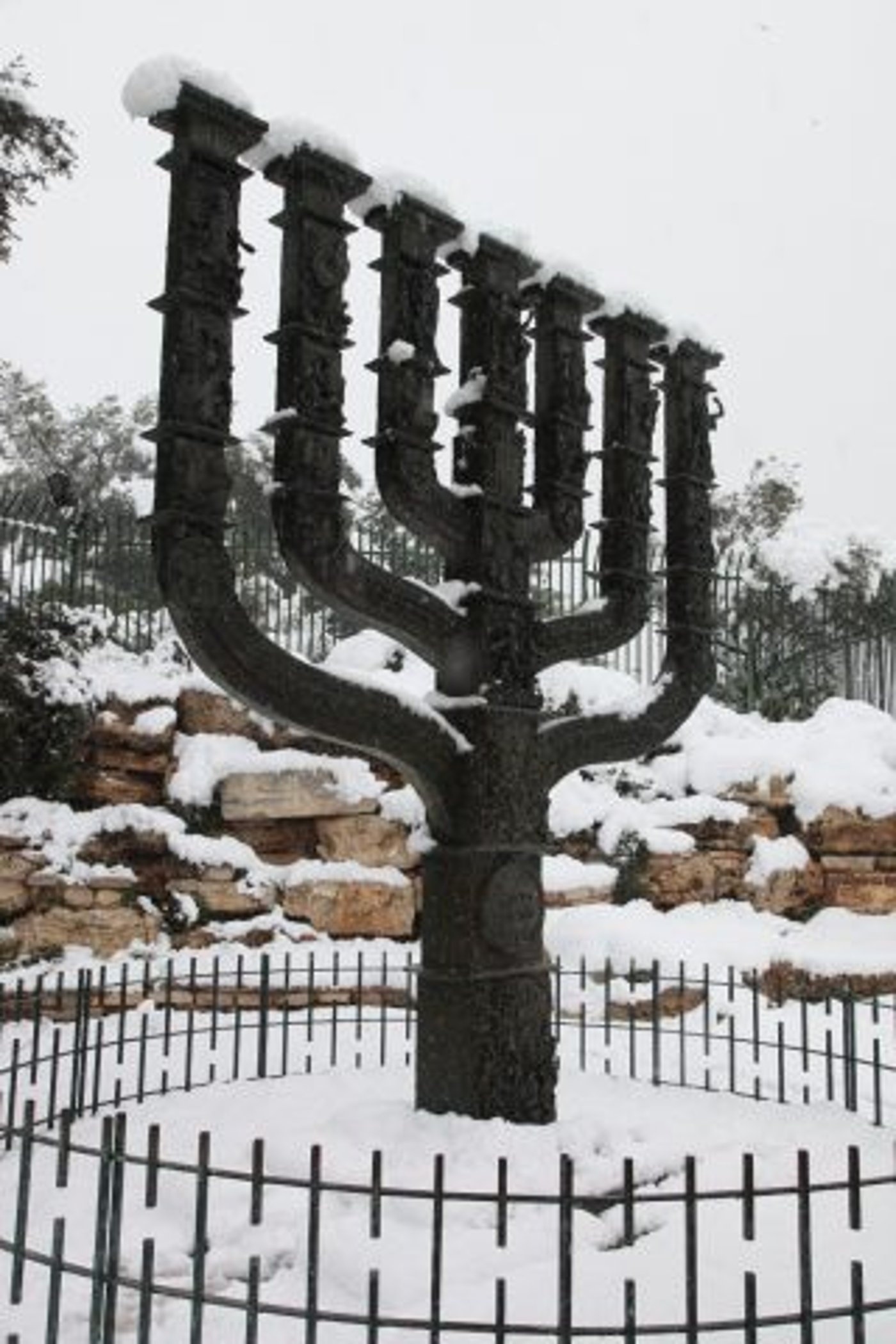 תיעוד מיוחד: הכנסת המושלגת לאורך השנים