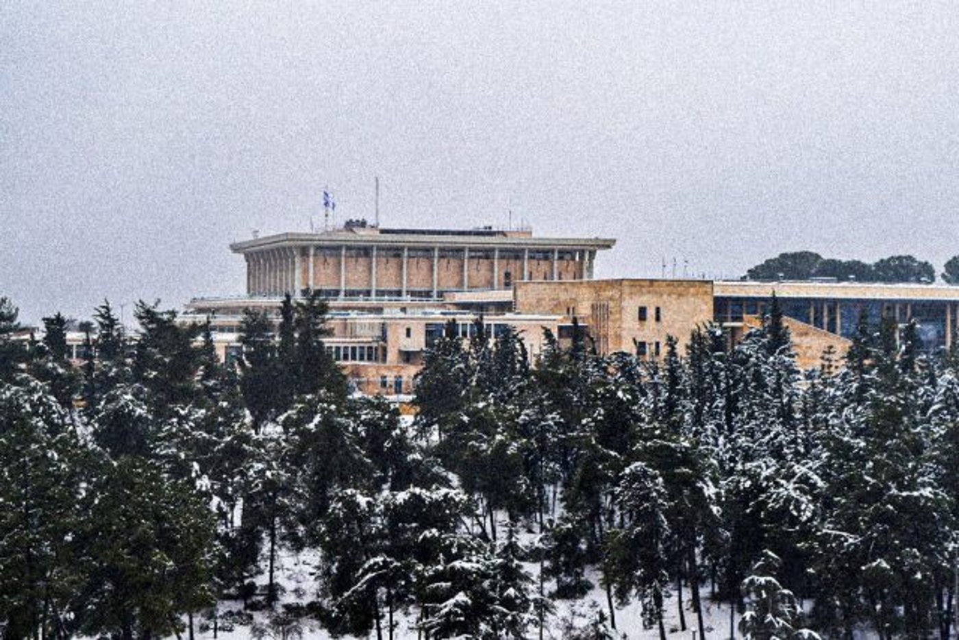 תיעוד מיוחד: הכנסת המושלגת לאורך השנים