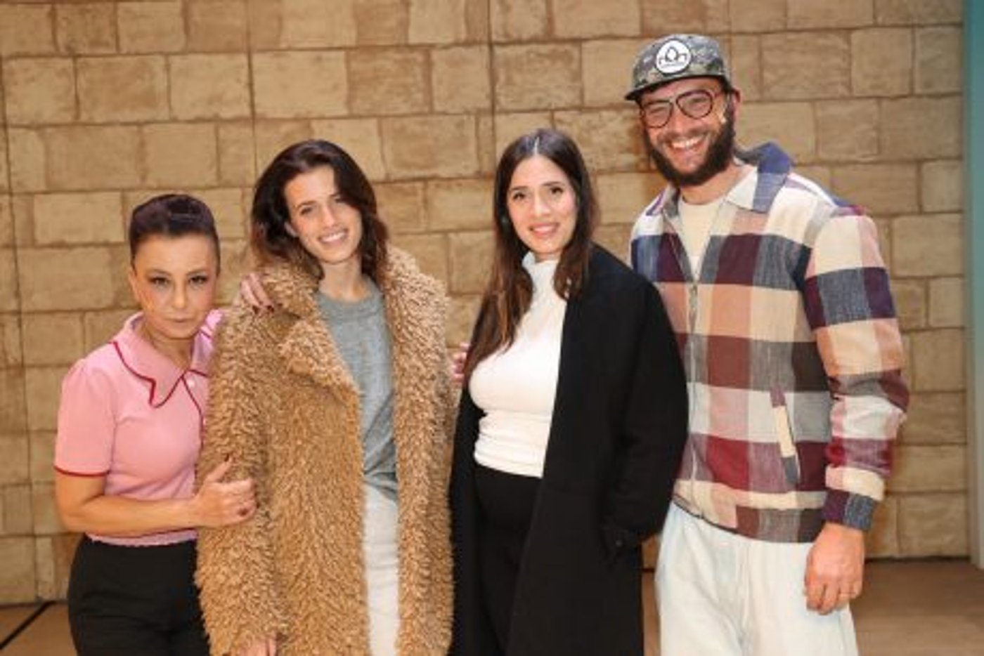 בית ליסין השיקו את ההצגה "לעבור את הקיר"