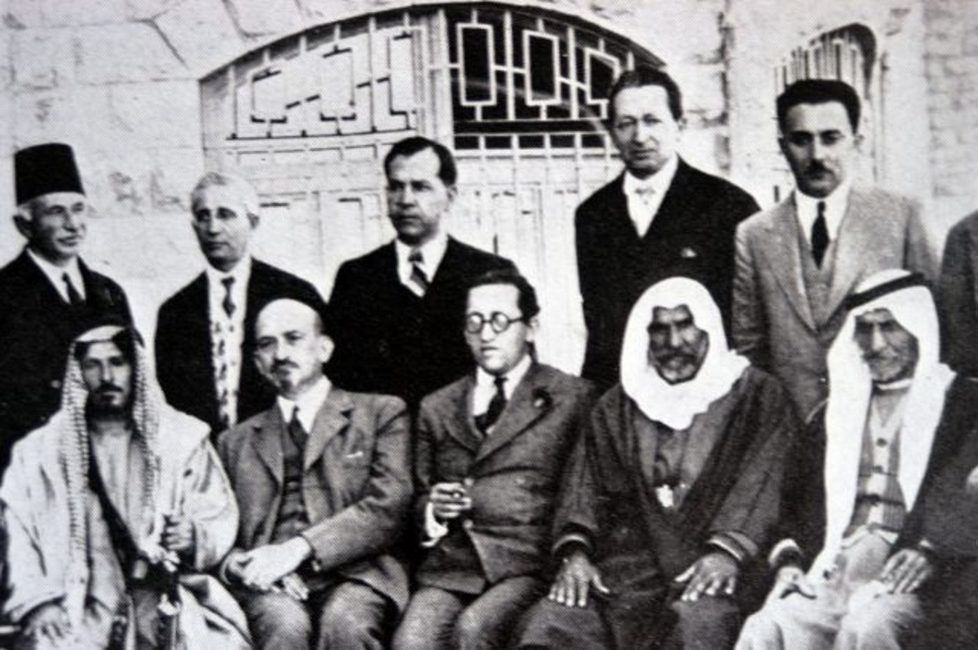 לצד חיים ויצמן, משה שרתוק ויצחק בן צבי