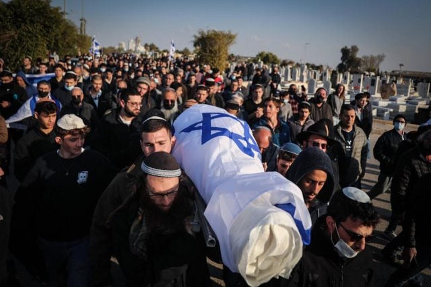 "המומים וכואבים": נרצחי הפיגוע מובאים למנוחות
