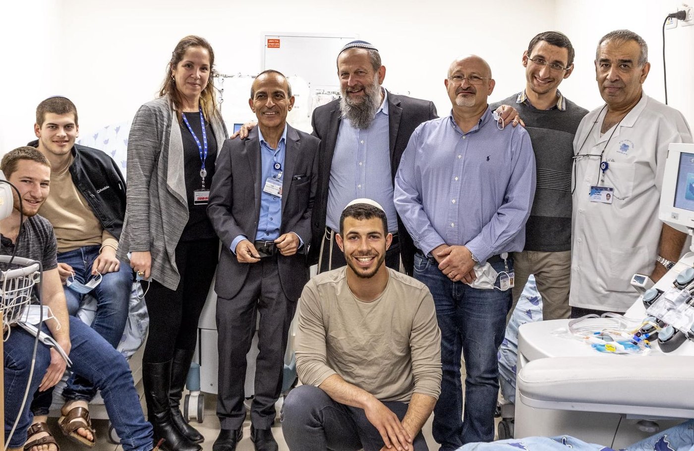 שיאני תורמי הטסיות, עם ראש הישיבה הרב חיים גנץ ופרופ' גמזו