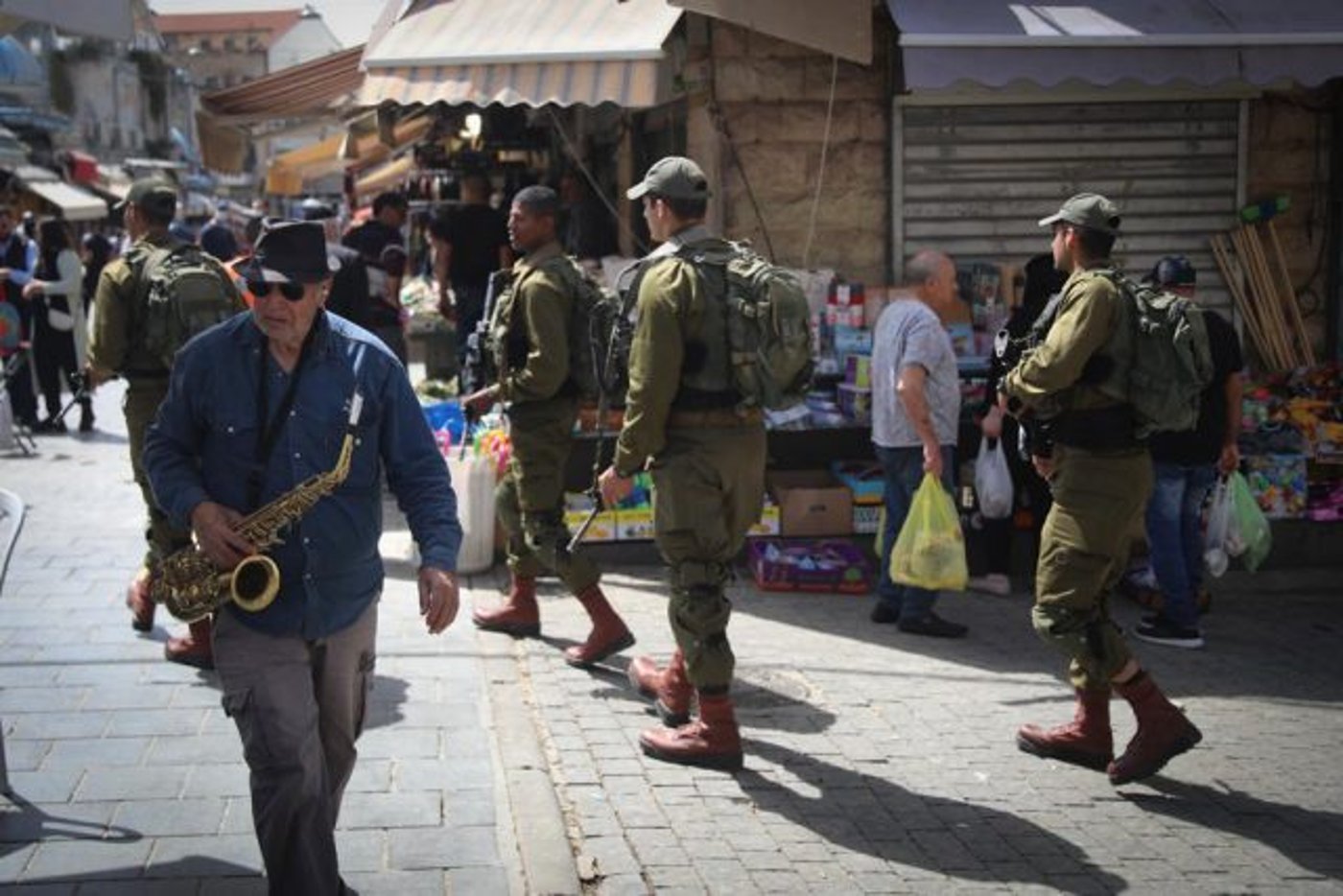 גל הטרור: חיילים מפטרלים ברחובות ירושלים