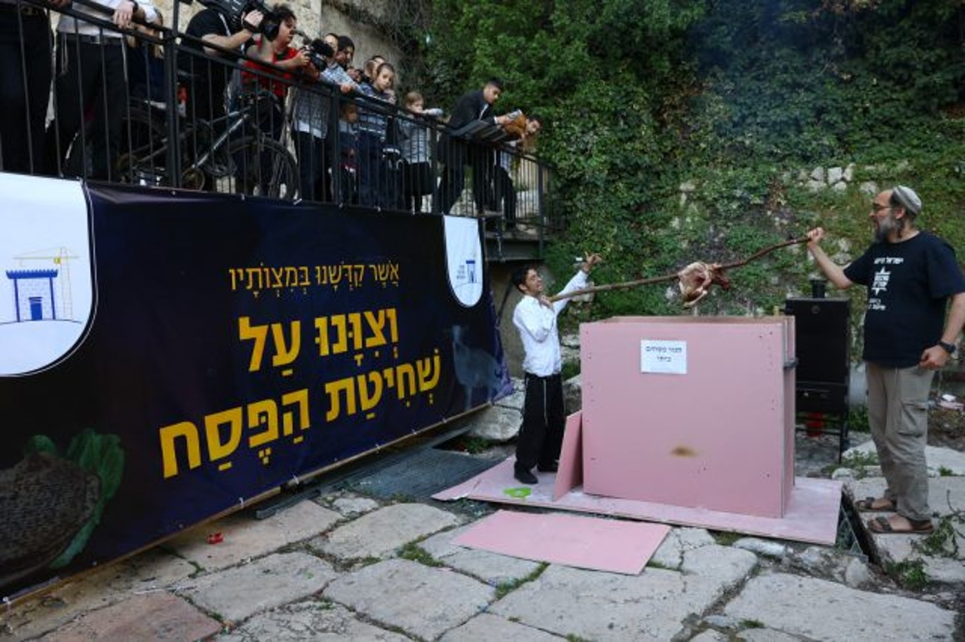 מיוחד:תרגול עבודת המקדש בבגדי כהונה ושחיטת טלה