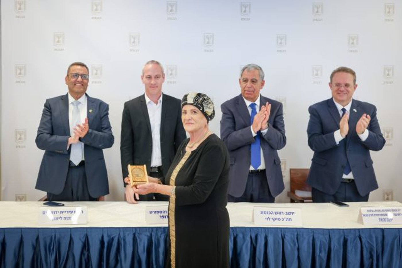אנג'ל אלון
