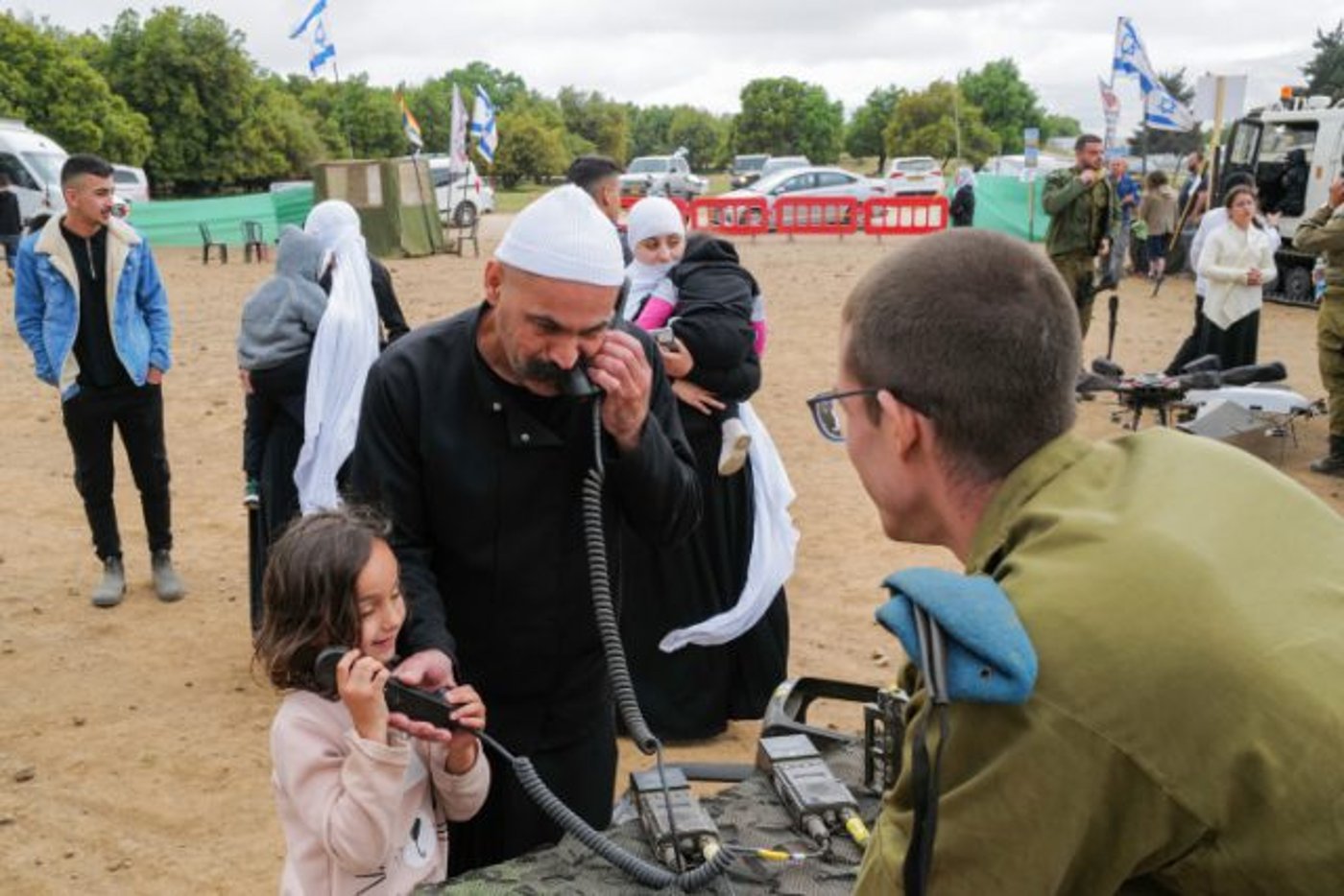 בחופי הים, בגן סאקר ומול הר הבית: עם ישראל חוגג