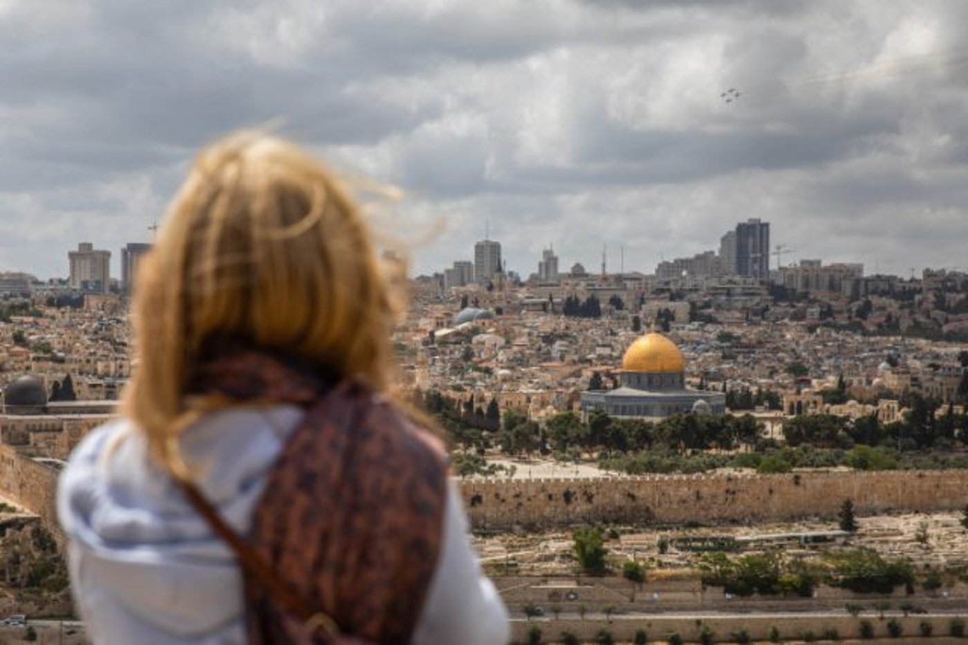 בחופי הים, בגן סאקר ומול הר הבית: עם ישראל חוגג