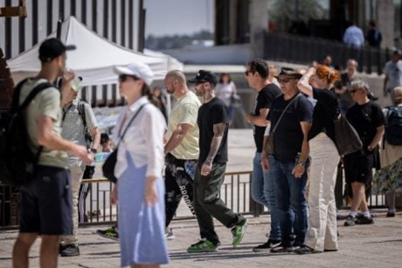 רגע לפני הופעת הענק: מארון 5 בכותל