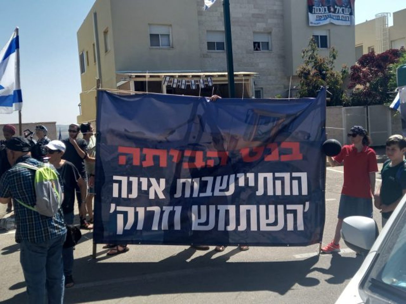 מפגינים מתעמתים עם שוטרים באלקנה. קרדיט: מחאת הקו האדום.