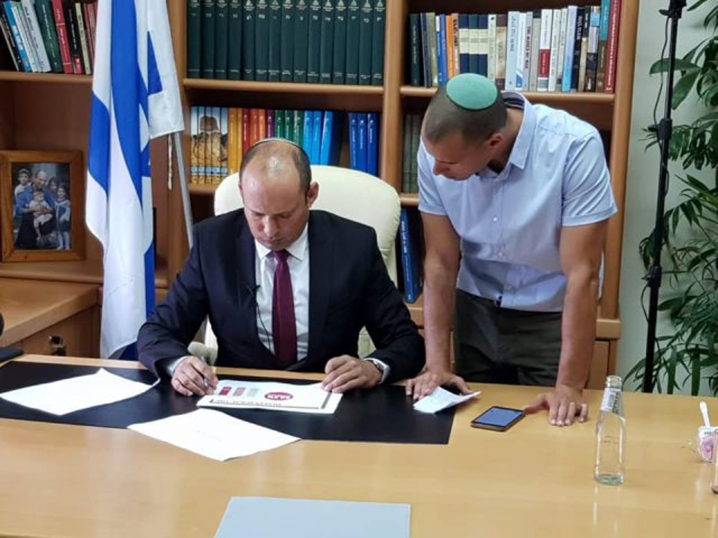 עדן ביזמן עם בנט