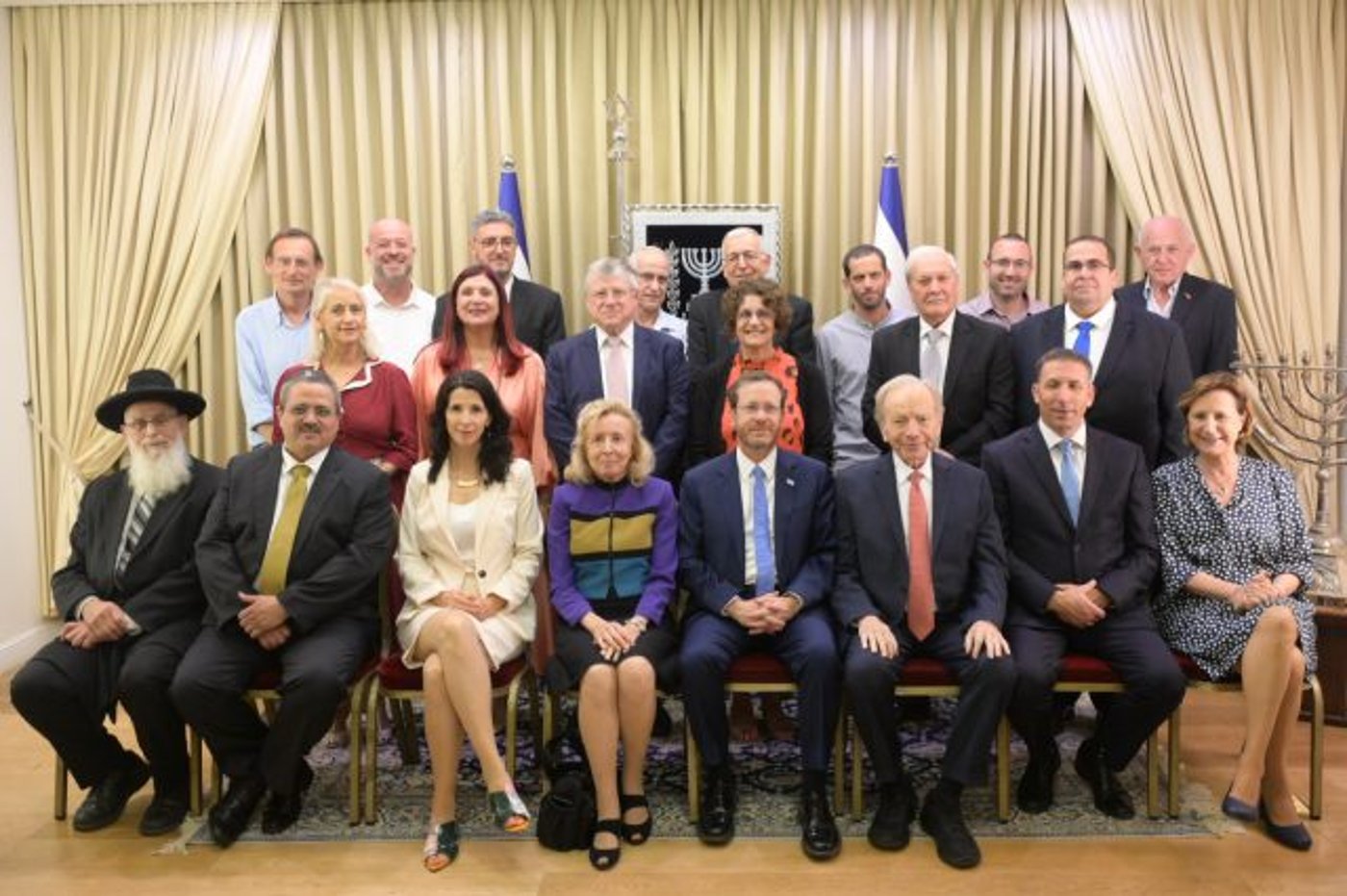 הנשיא עם משתתפי הכנס
