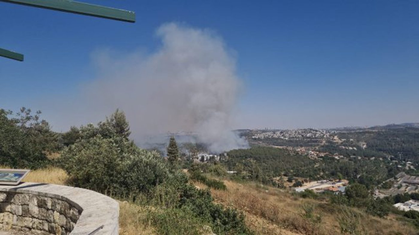 שריפה גדולה בהרי ירושלים: עשרות צוותי כיבוי במקום