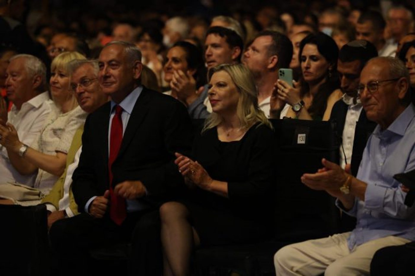אנדראה בוצ'ילי בכותל יחד עם הרב רבינוביץ'
