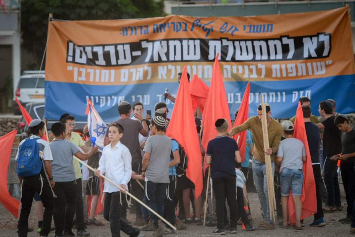 מחאה מול ביתו של אורבך בפ"ת
