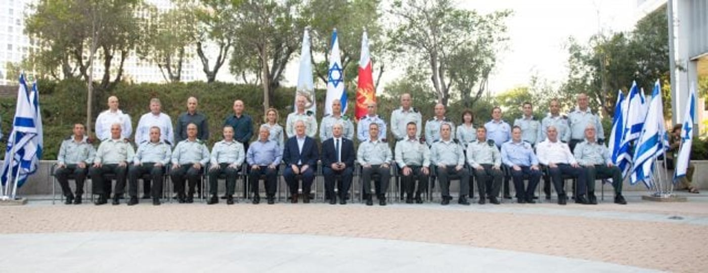 חברי פורום מטכ"ל עם בנט וגנץ.