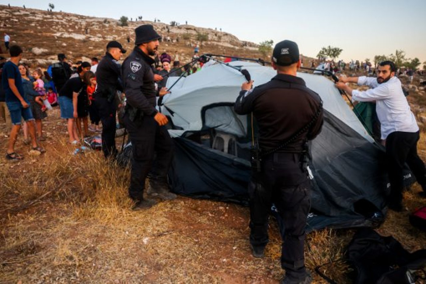 כוחות צבא ומשטרה פועלים נגד המאחזים החדשים