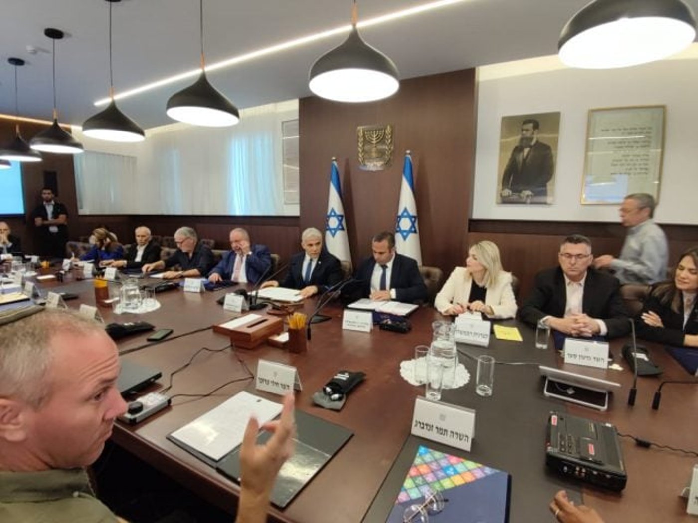 ישיבת הממשלה, ללא בנט
