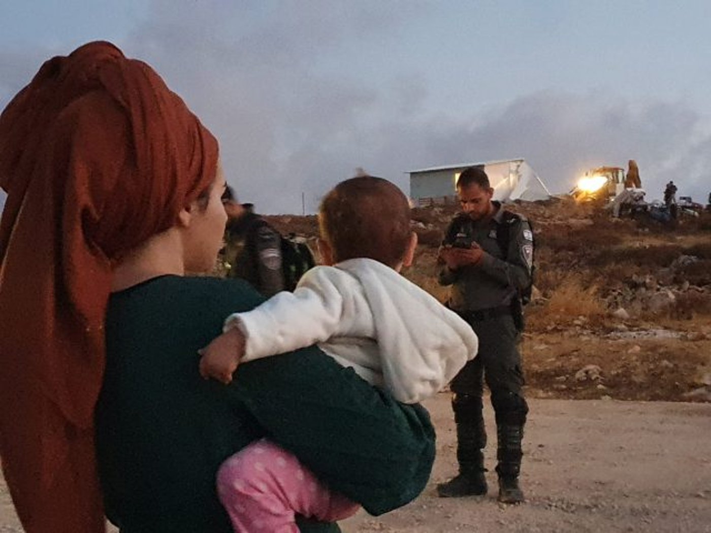פינוי ביישוב רמת מגרון: "זרקו אותנו עם התינוקת"