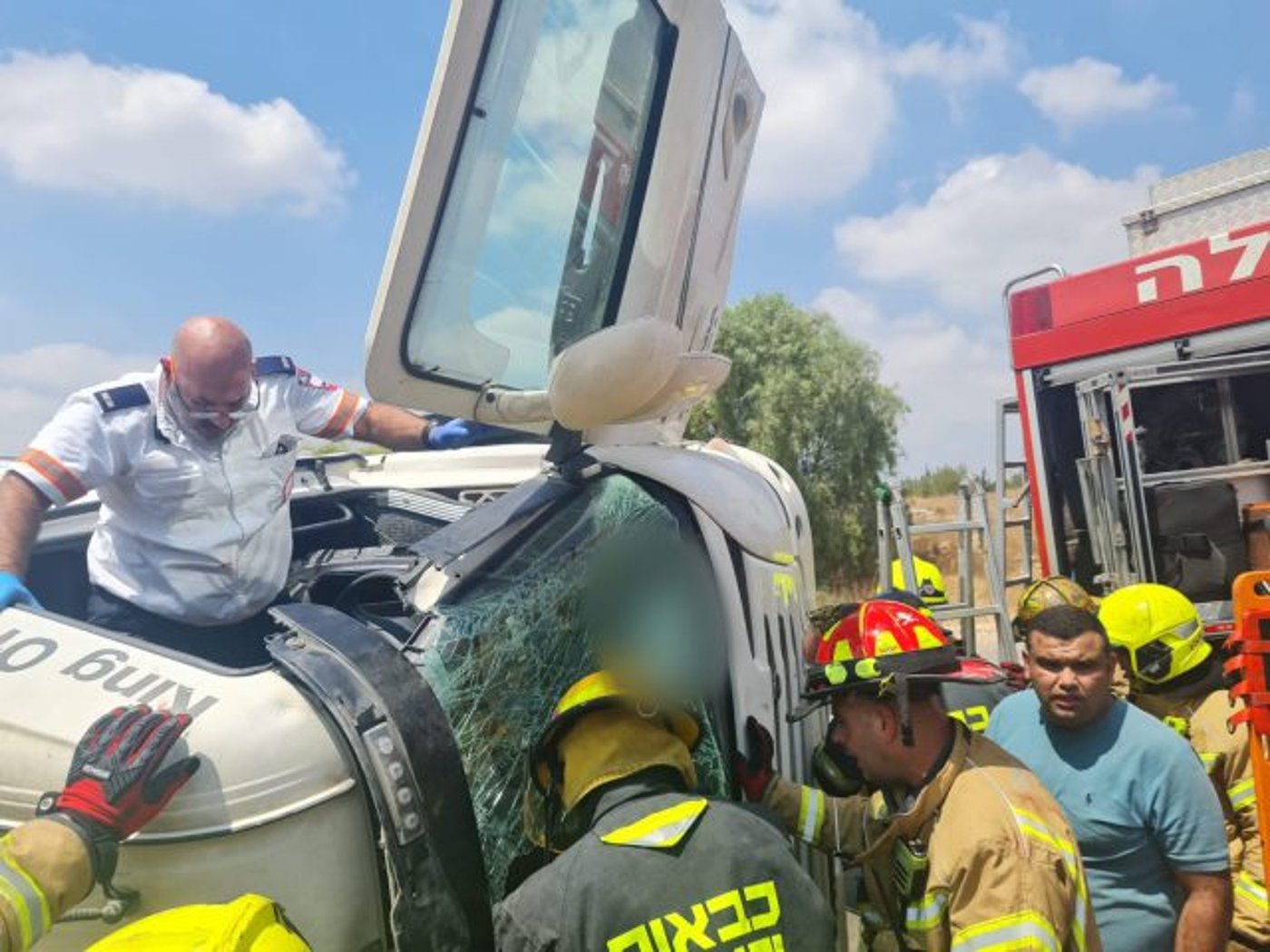 מערבל בטון התהפך – שתי ילדות נפצעו