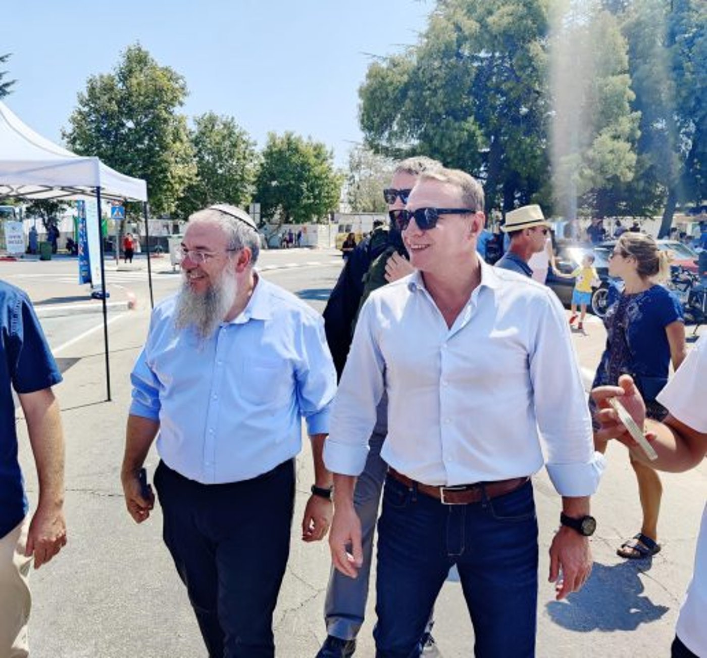 רזבוזוב עם ראש המועצה נאמן