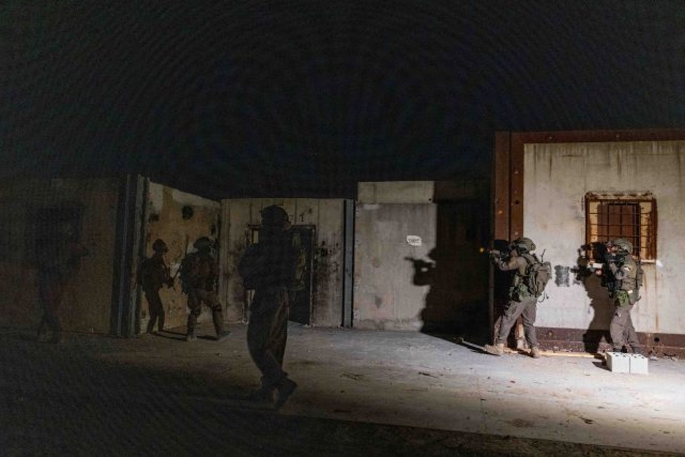 מדרון מושלג: צפו ביחידה שפורצת לבתים בתוך שניות