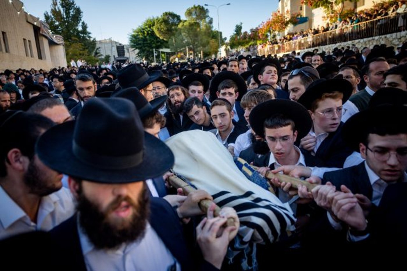 אלפים ליוו את הנרצח. אביו: "אני מצטער בפניך" | גלריה