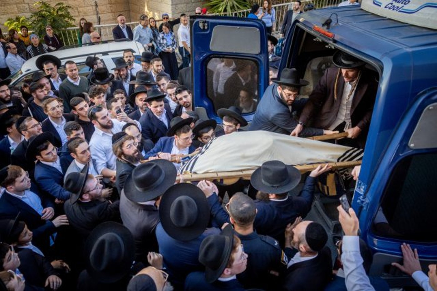 אלפים ליוו את הנרצח. אביו: "אני מצטער בפניך" | גלריה