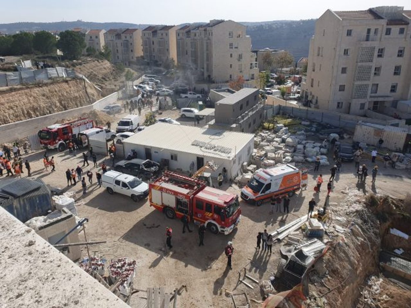 2 הרוגים ו-4 פצועים בקריסת פיגומים באתר בניה