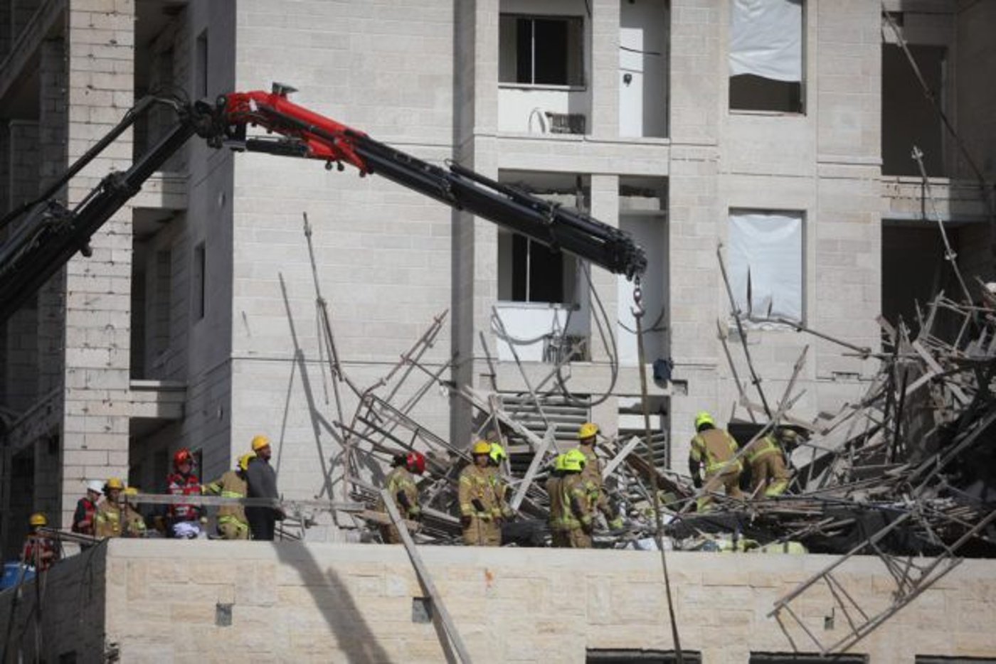 2 הרוגים ו-4 פצועים בקריסת פיגומים באתר בניה