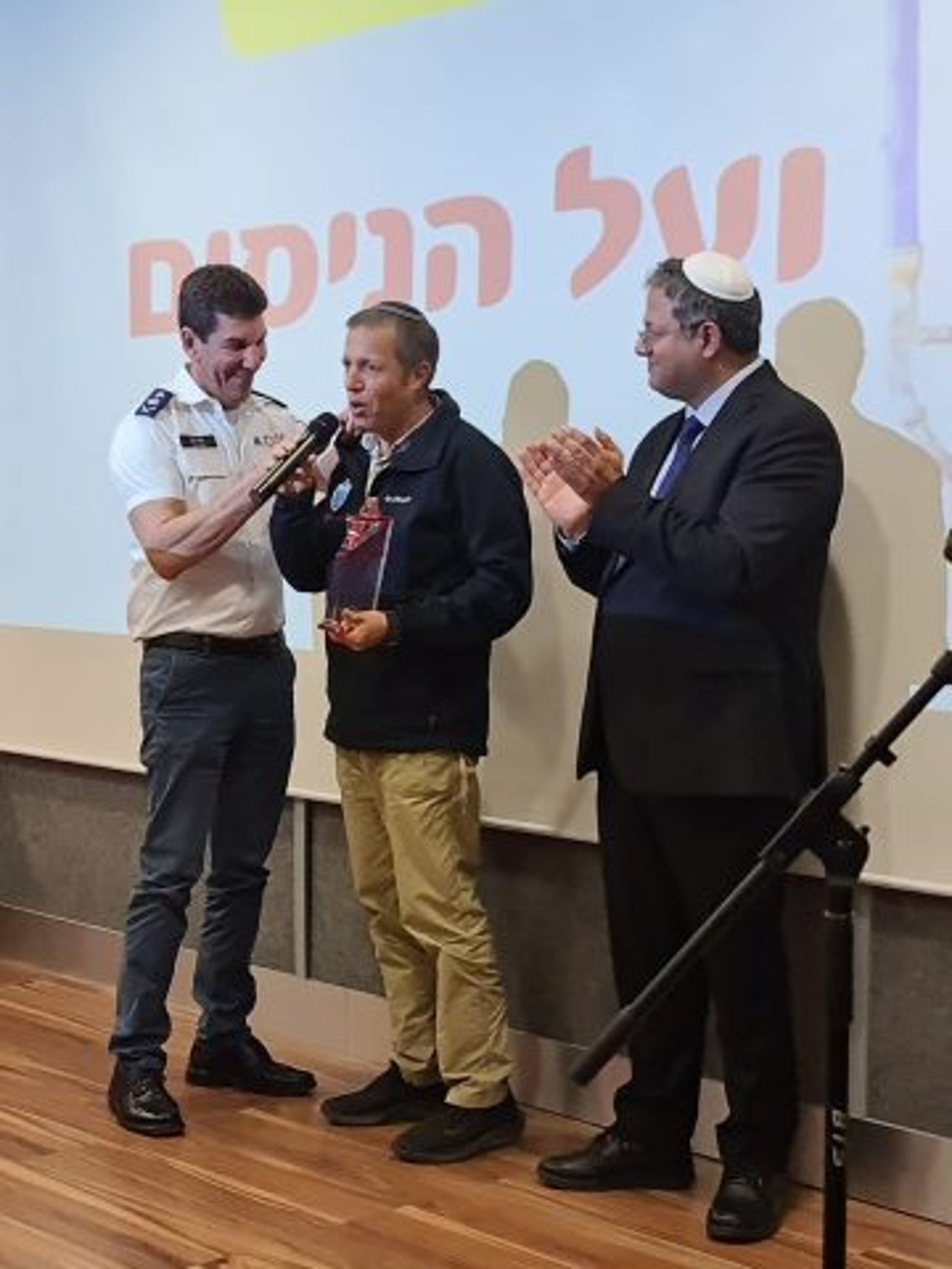 "אתם הניסים שלנו": האות שקיבל עופר אוחנה