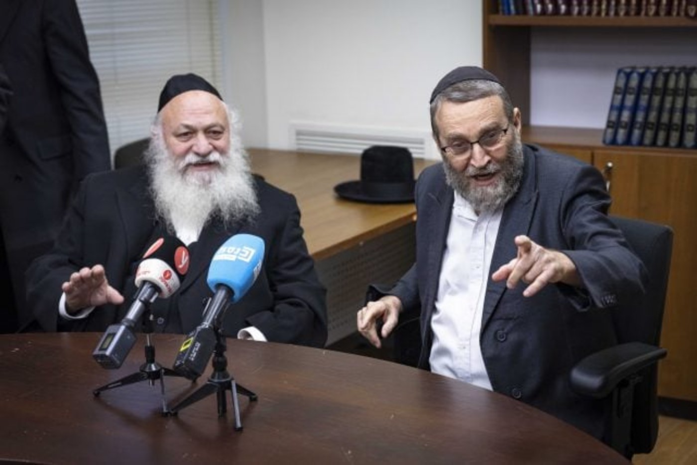 גפני וגולדקנוף בישיבת סיעה