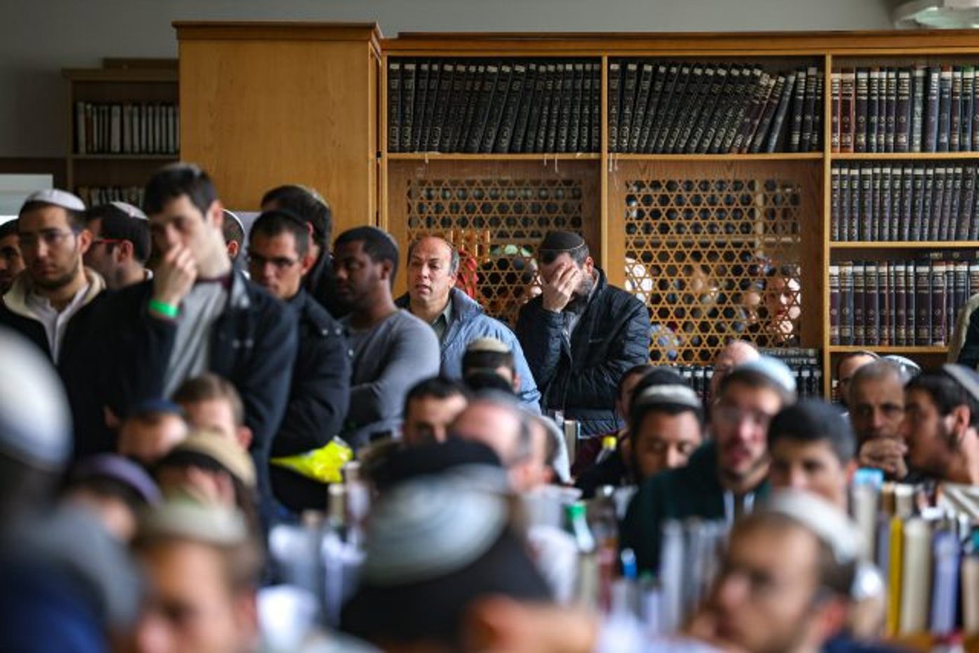 בדמעות: התלמידים נפרדים מהרב דרוקמן | צפו בתיעוד
