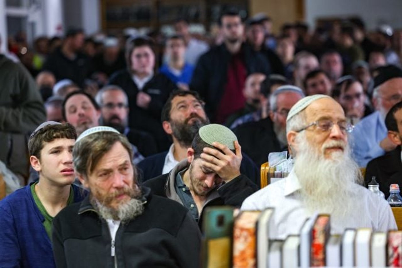 בדמעות: התלמידים נפרדים מהרב דרוקמן | צפו בתיעוד
